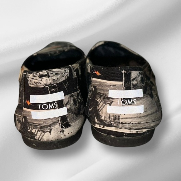 TOMS x LUCASFILM Star Wars Women’s Canvas Slip-On Shoes Darth Vader Size 7.5 - Picture 3 of 6